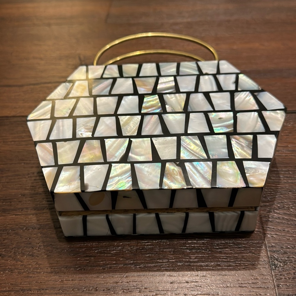 Ramla Mosaic Handmade Moroccan mother pearl Handbag w/ gold color chain/handle. - Picture 4 of 10
